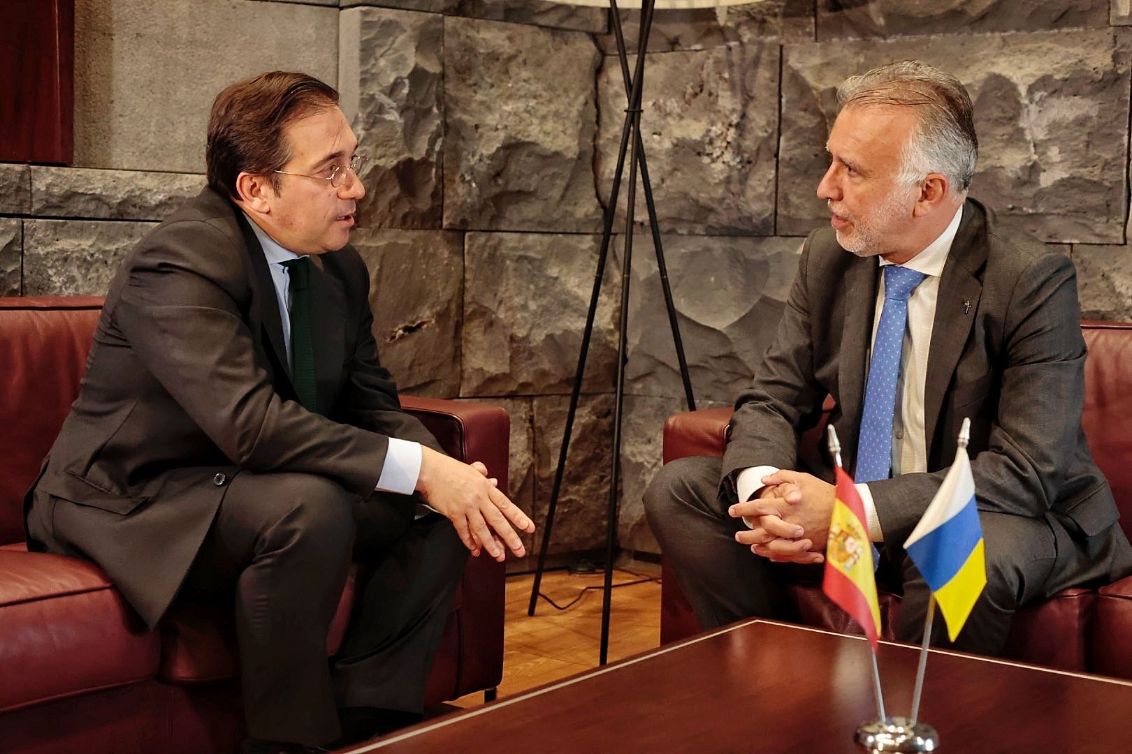 Encuentro del ministro José Manuel Albares y el presidente Ángel Víctor Torres en Tenerife