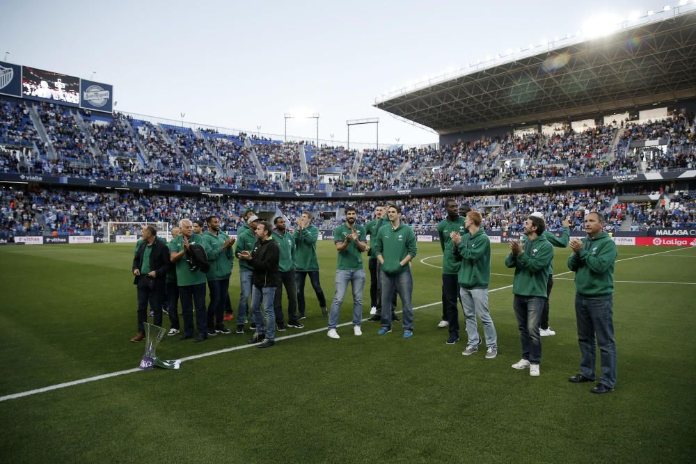 La afición de Martiricos se rinde al Unicaja y a su trofeo de campeón de la Eurocup