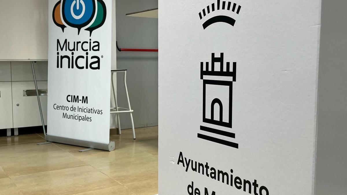 Presentación del programa ‘Desarrolla tu plan de negocios con nosotros’.