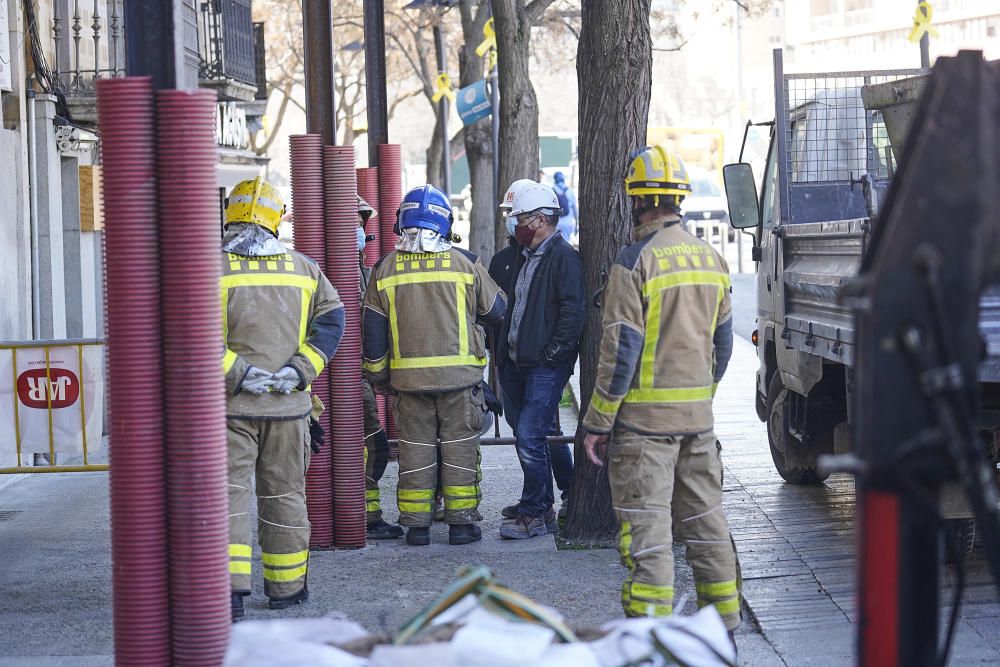 Operaris i bombers a la zona de l''accident laboral