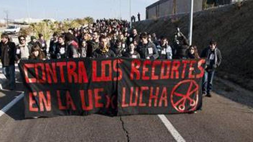 La protesta en el campus no frena el pacto PP-IU que restará 1,8 millones a la Uex