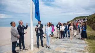 Las banderas azules de Galicia se reparten en la playa de Valcovo: ¿En qué arenales del área de A Coruña ondearán?