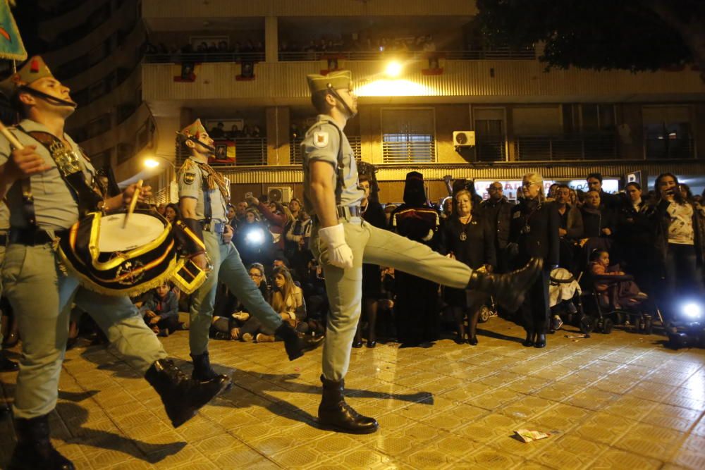 Los legionarios del acuartelamiento de Viator (Almería) desfilaron con el Cristo del Perdón