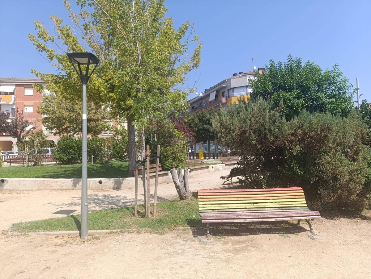 La plaça de la Pau, a Santpedor, amb pocs espais d'ombra