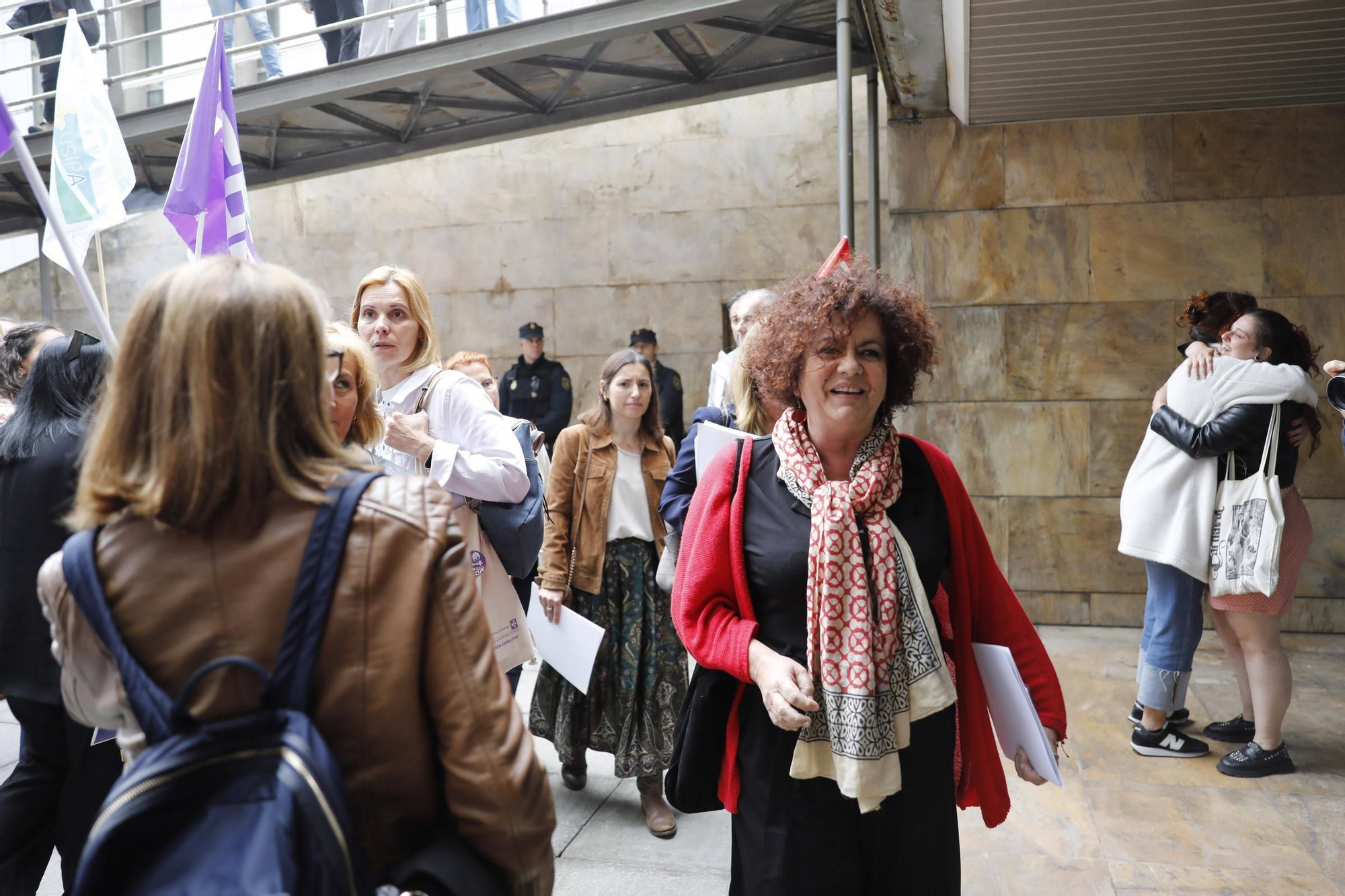 Concentración de los trabajadores del ERA para reclamar la equiparación con los servicios del Sespa