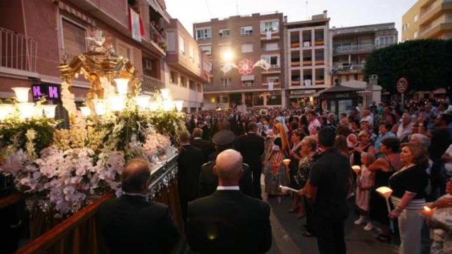 La procesión de la Virgen contó con un alto respaldo.