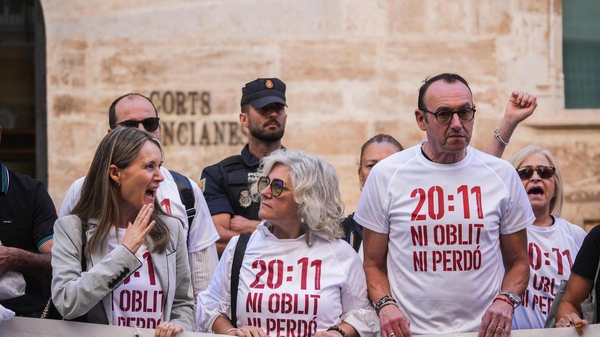 Las víctimas de la dana arremeten contra el "blindaje político" de PP y ...