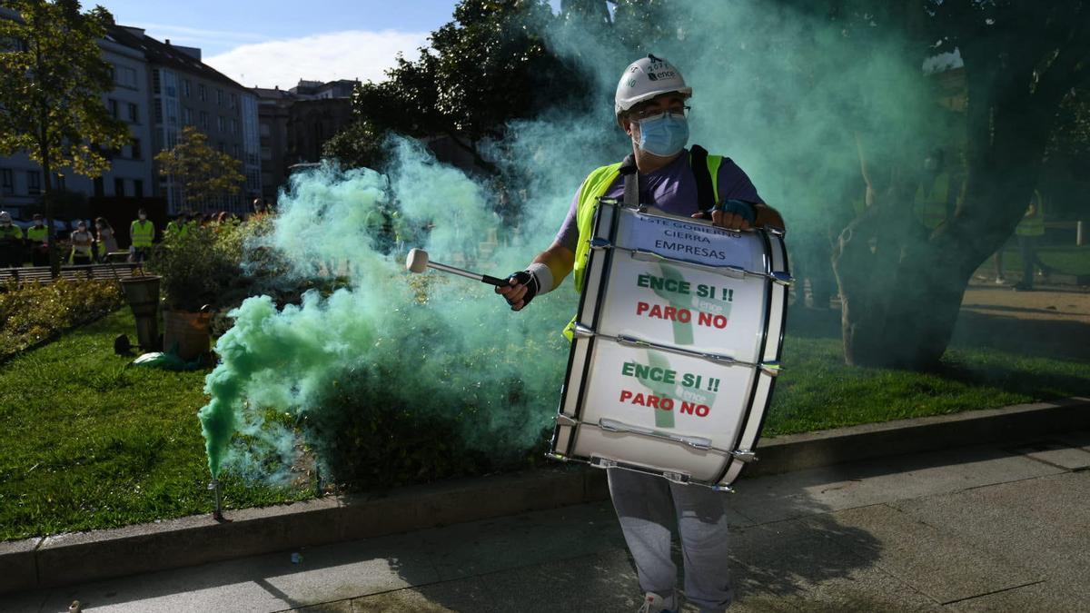 Trabajadores se movilizan ante la mesa de trabajo de Ence