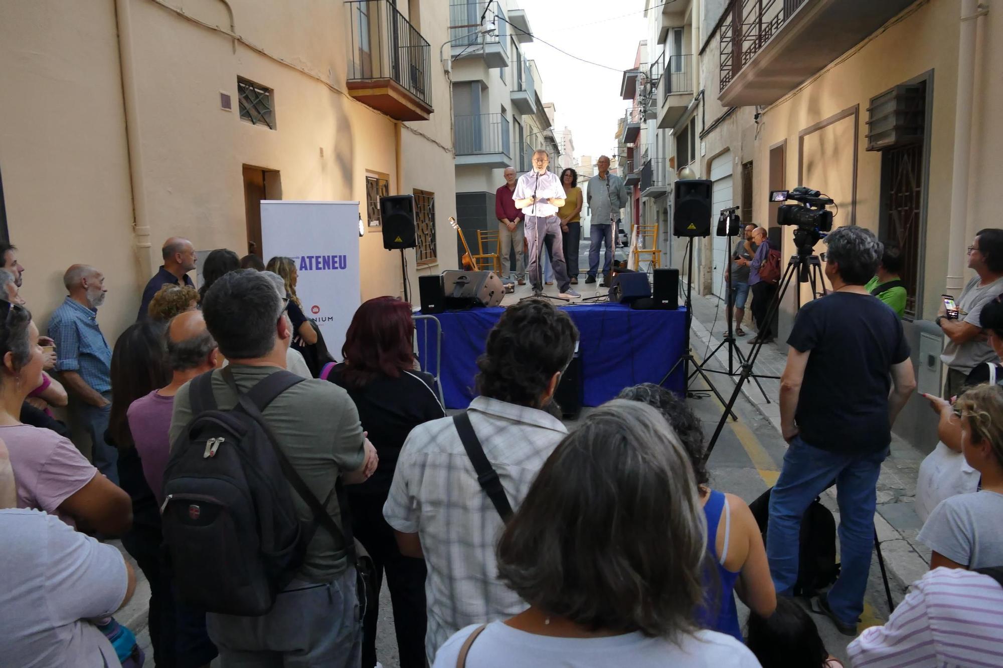 El nou Ateneu de Figueres atrau desenes de persones el dia de la seva inauguració