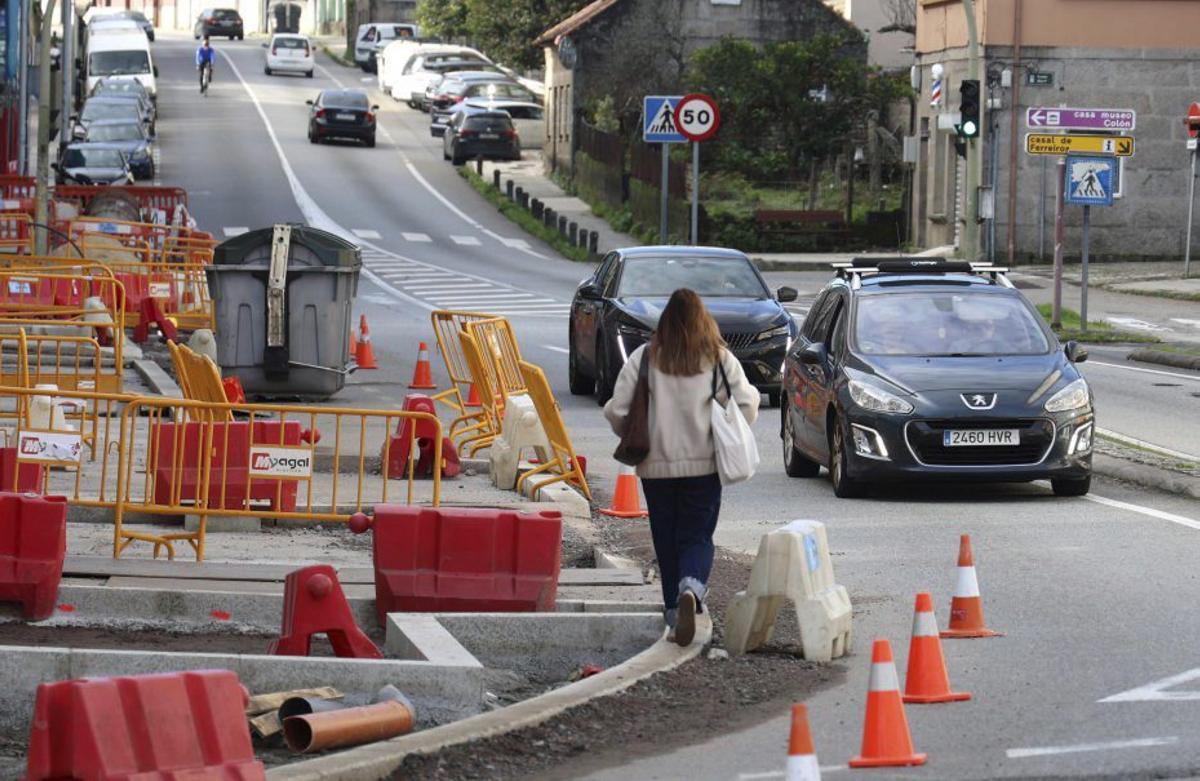 Caminar por la PO-308 en Poio, una acción de riesgo