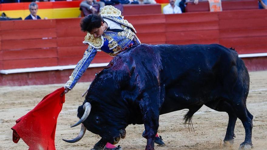 Roca Rey, fundamento emocional en València, rescata el 9 d'Octubre