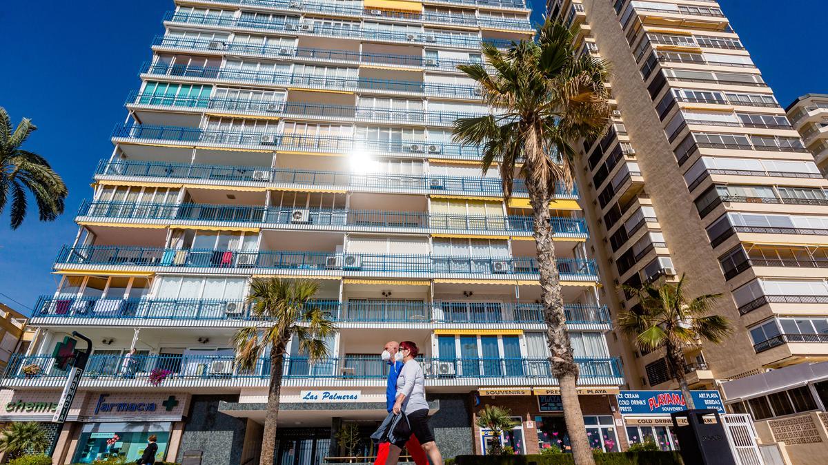 Apartamentos turísticos en primera línea de playa en Benidorm.