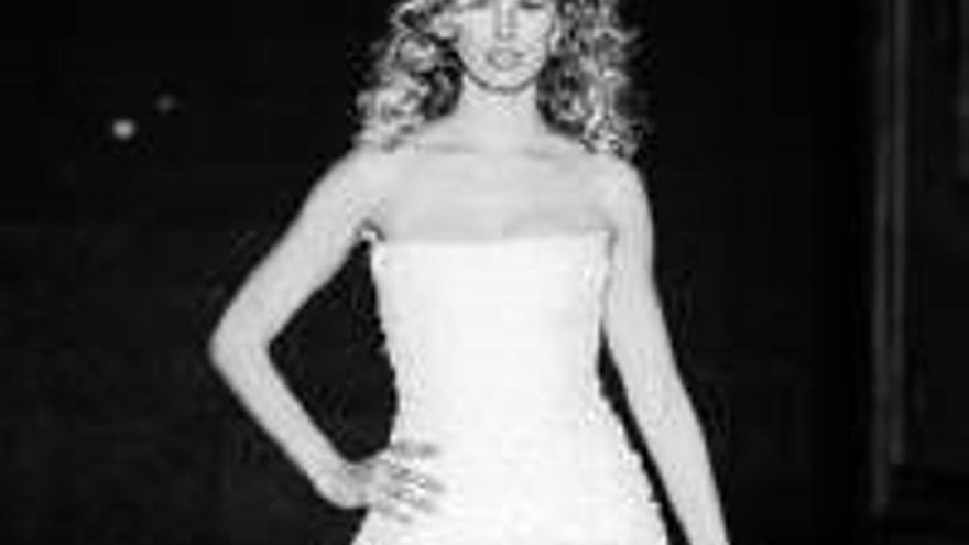 Karolina Kurkova: LA ´TOP´ PONE EL BROCHE AL BRIDAL WEEK CON PRONOVIAS