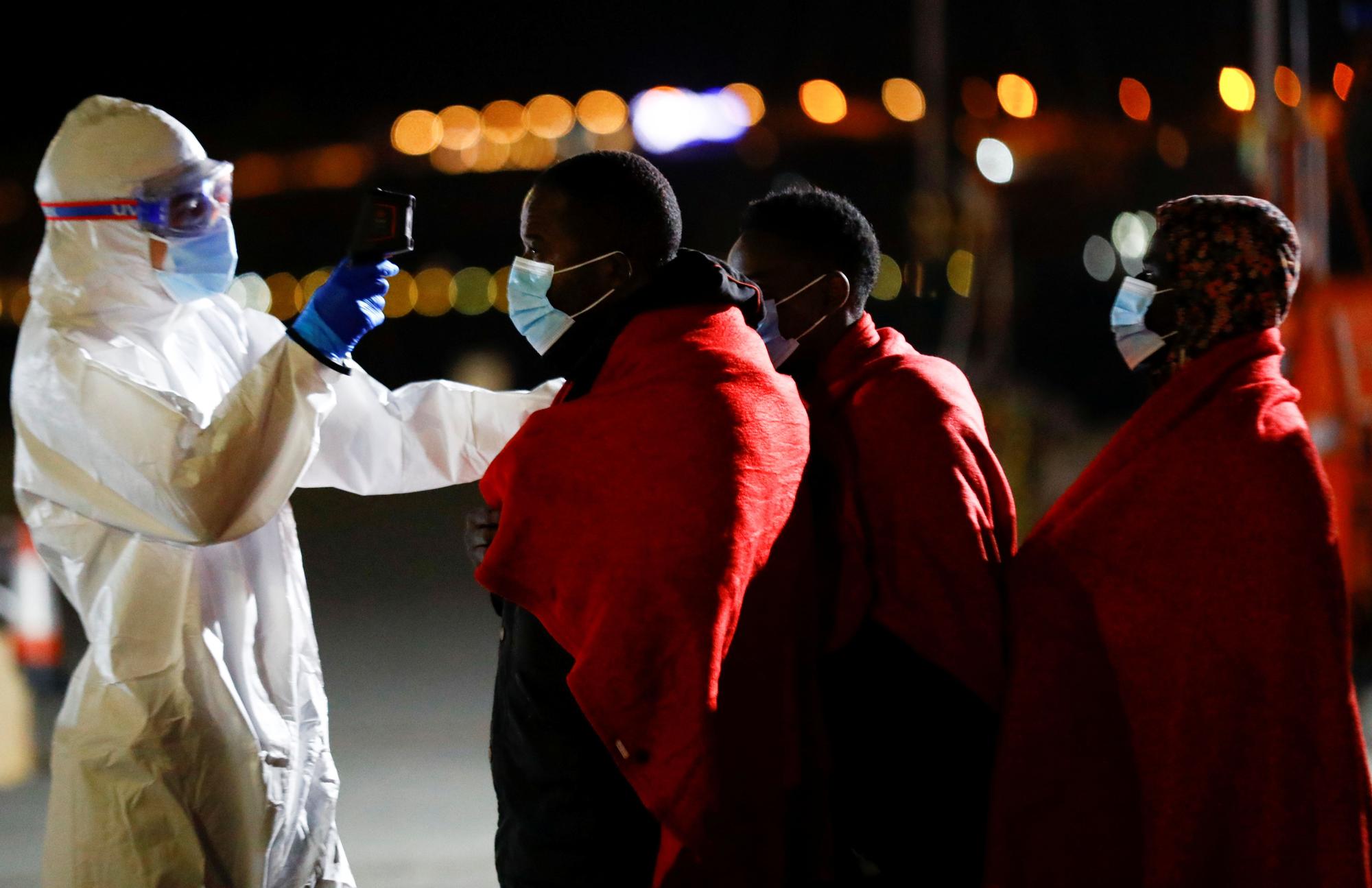 Migrantes llegados al muelle de Arguineguín (08/04/21)