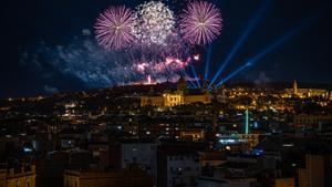 Fuegos artificiales para recibir el 2021 en Barcelona