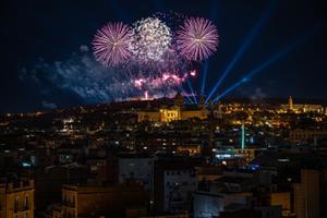 Fuegos artificiales para recibir el 2021 en Barcelona