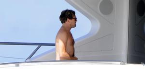 Leonardo DiCaprio, en un yate en Ibiza, durante sus vacaciones con la modelo Meghan Roche.