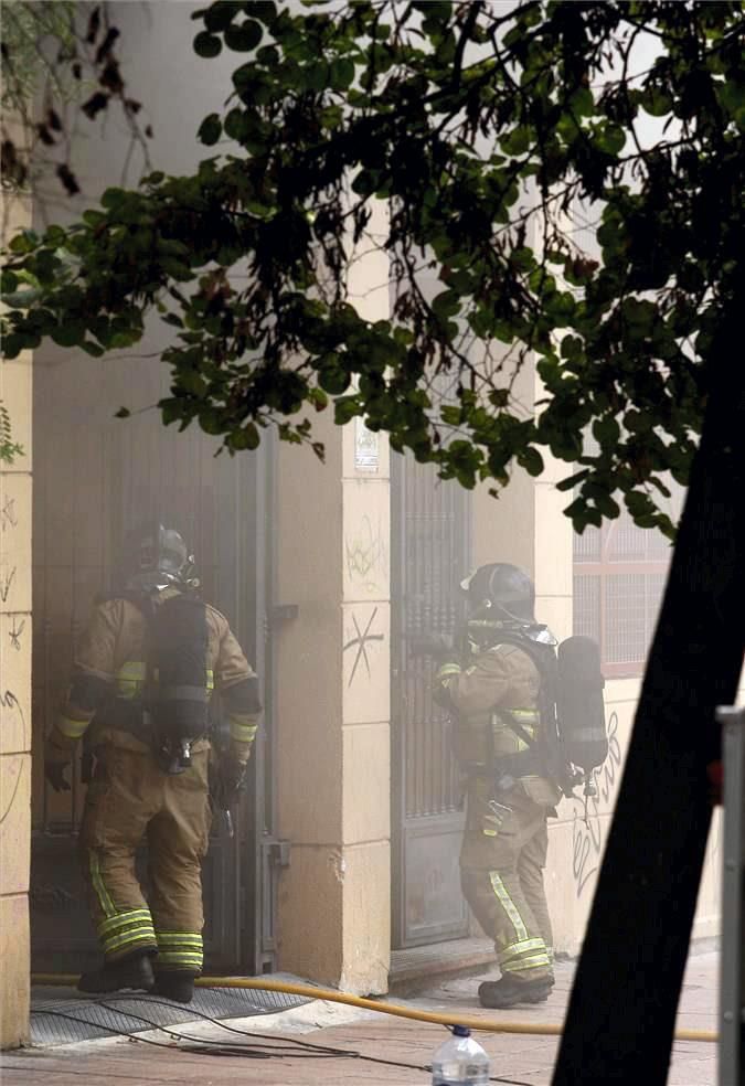 Fotogalería del incendio en la calle Universidad