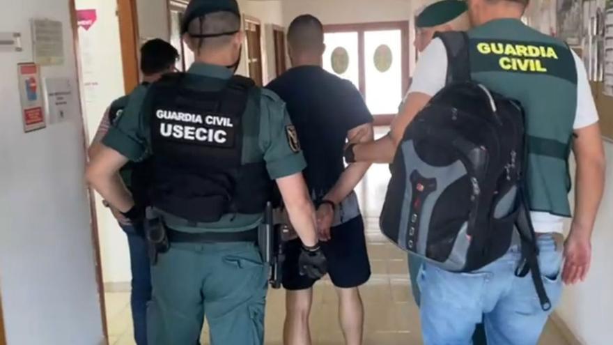 El detenido por robar un reloj y un rubí en Ibiza elude la cárcel por un robo tras pagar 10.000 euros de fianza