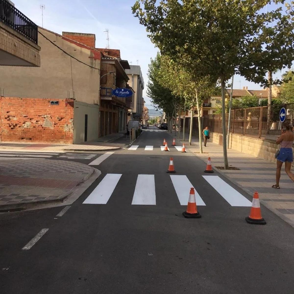 Adecuación de las señales viarias y pasos de peatones en la Pobla de Vallbona.