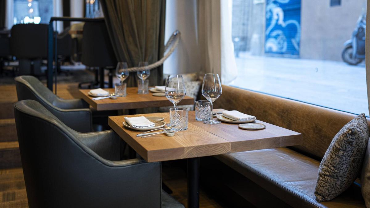 Una mesa en el comedor del restaurante Agreste Mar.