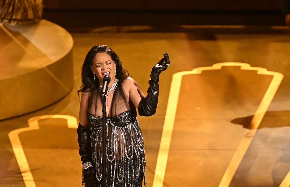 Rihanna interpreta Lift me up en los Oscar 2023