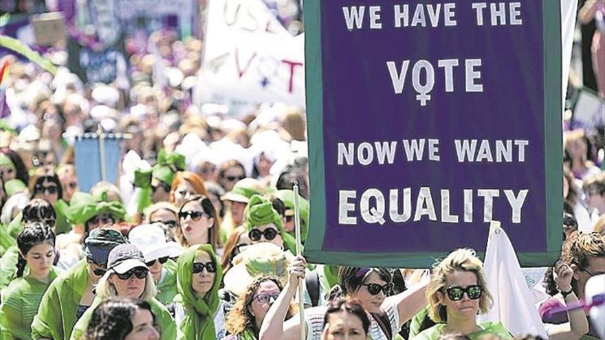 Reino Unido festeja los 100 años del sufragio femenino