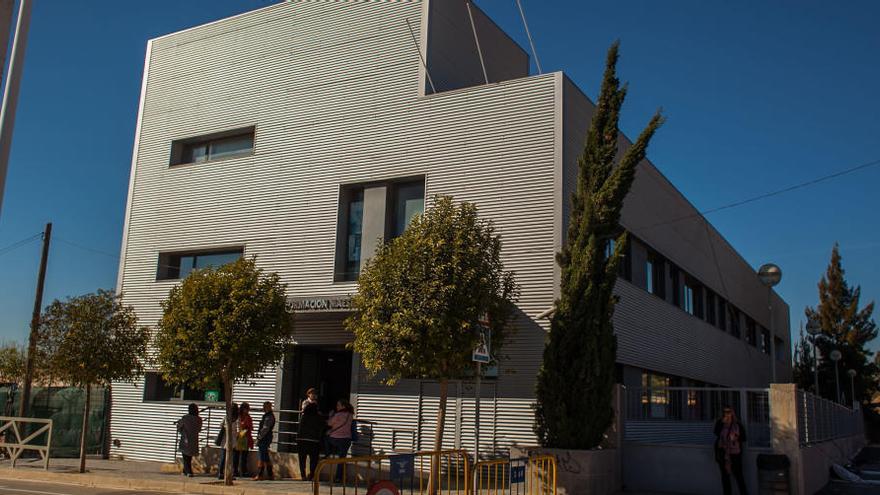 Fachada del centro José Tovar de Santa Pola.