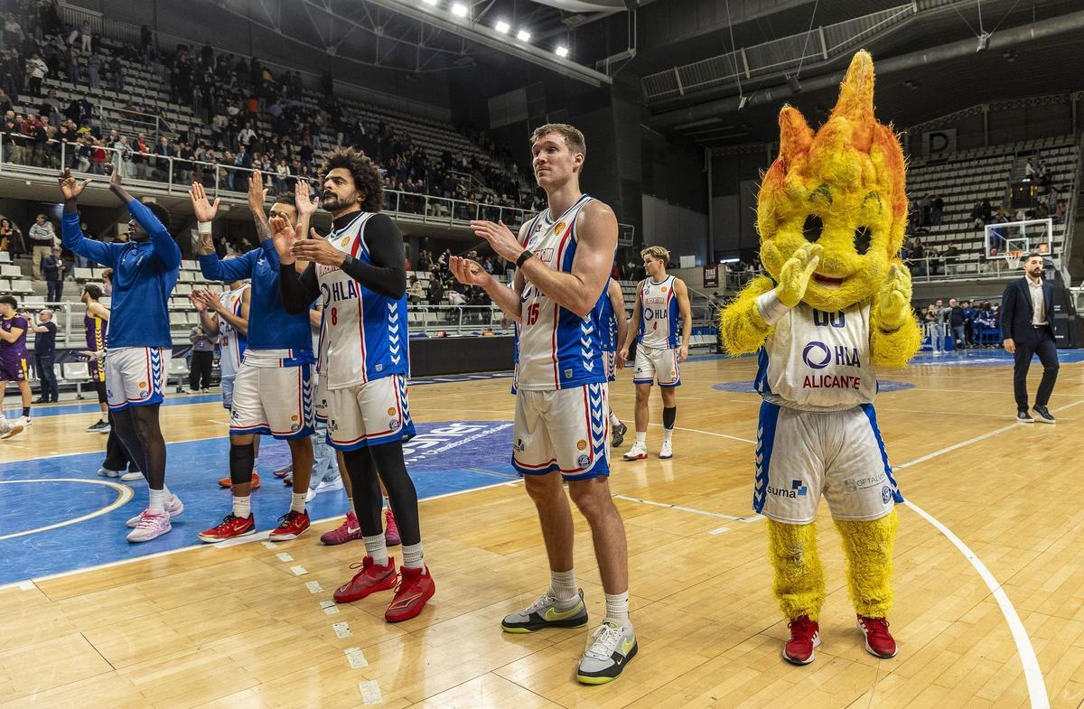 El HLA Alicante agradece a la afición tras su última derrota.