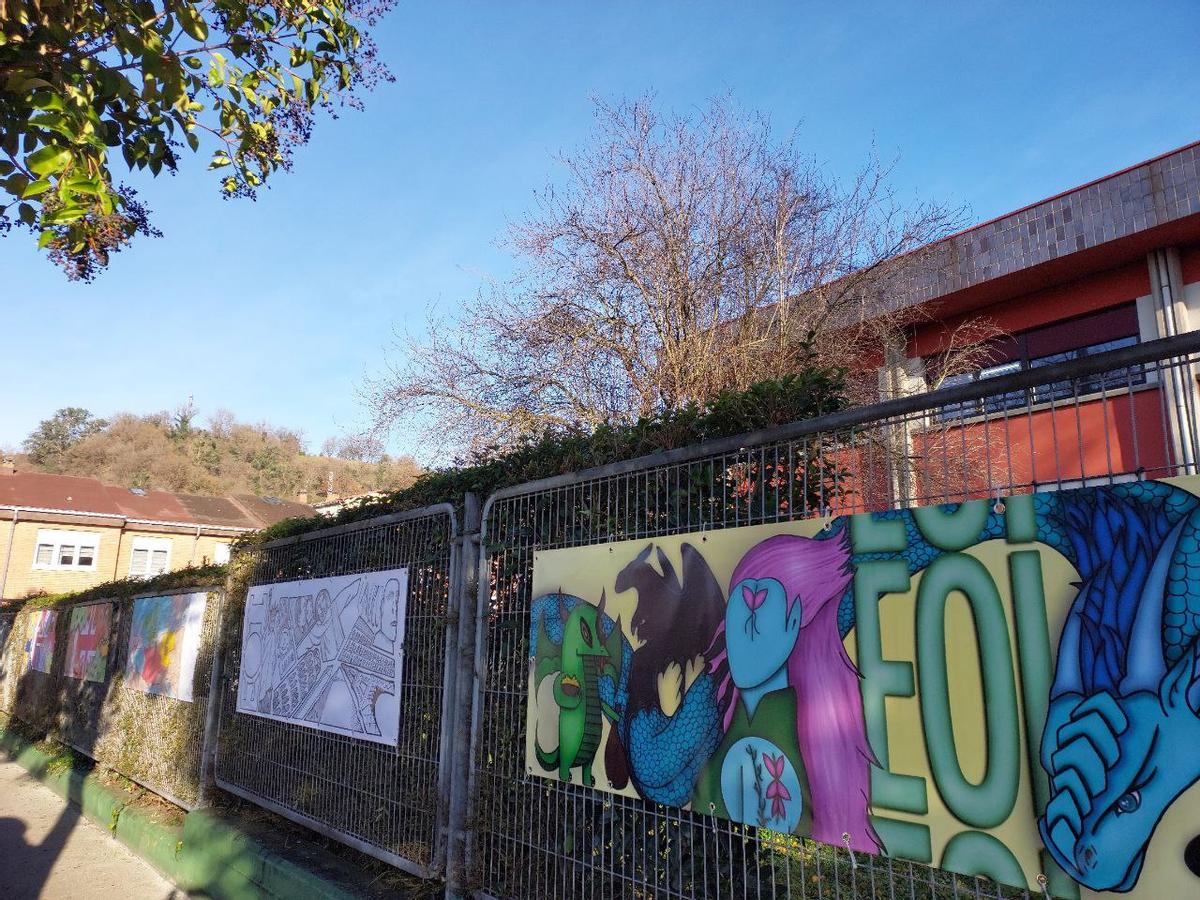 Murales en la zona exterior.