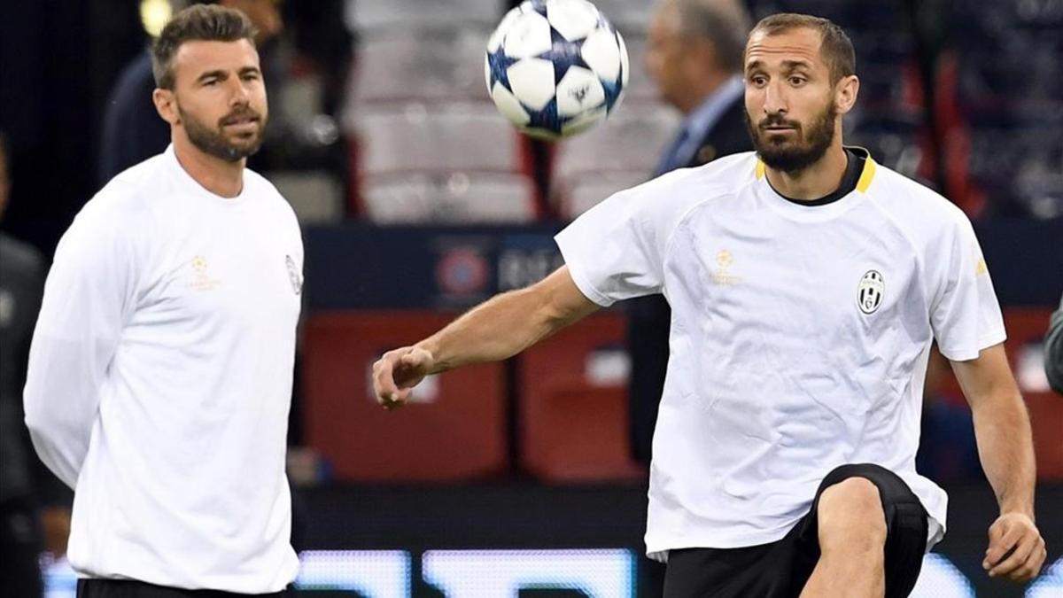 Chiellini y Barzagli, renovados con la Juventus de Turín