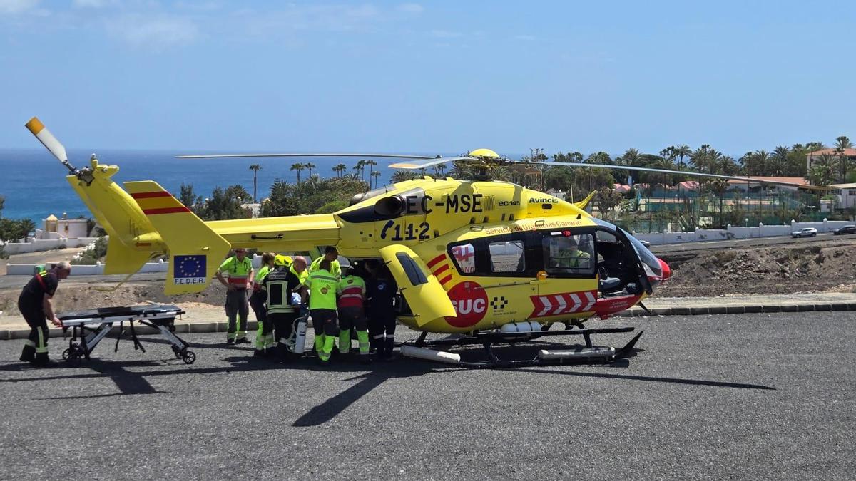 Helicóptero del SUC durante la intervención.