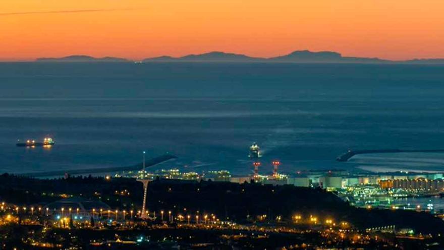 Impresionante imagen de Mallorca vista desde Barcelona al amanecer