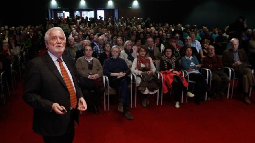 II Semana de la Ciencia de LA NUEVA ESPAÑA | Juan Luis Vázquez invita en la sesión inaugural de la II Semana de la Ciencia a cultivar el talento