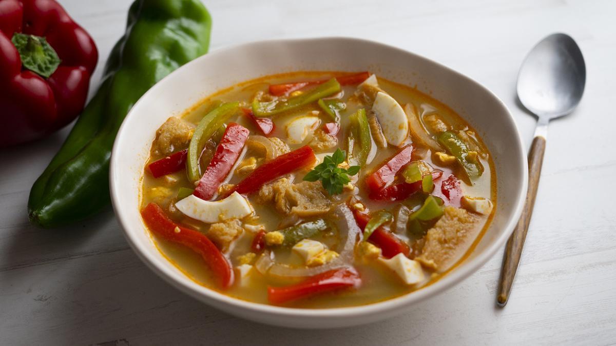 La sopa menorquina, Oliaigua, elaborada con pan, verduras y carne, es uno de los platos más tradicionales de la cocina isleña.