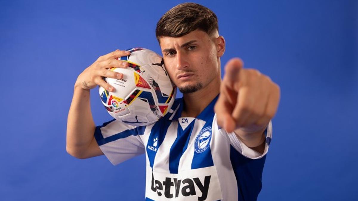 Borja Sainz, en su presentación con el primer equipo del Alavés.