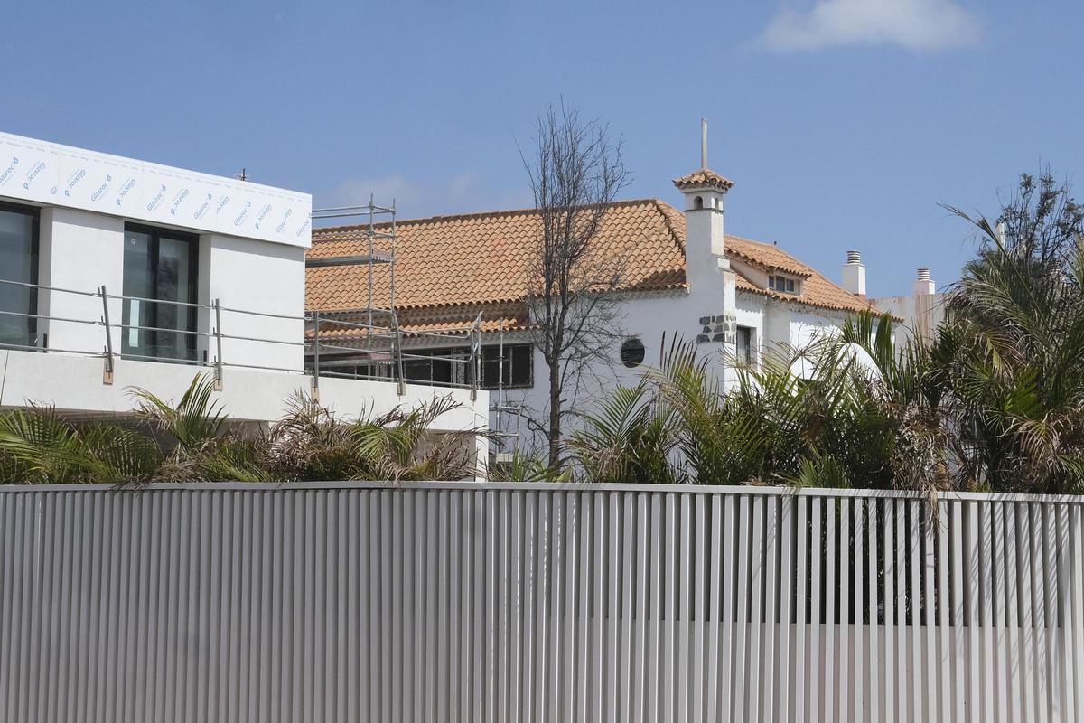 Vista de la segunda casa de Pedro Arocena Wood, con el jardín donde estaba la piscina y donde hoy se construye otra vivienda.