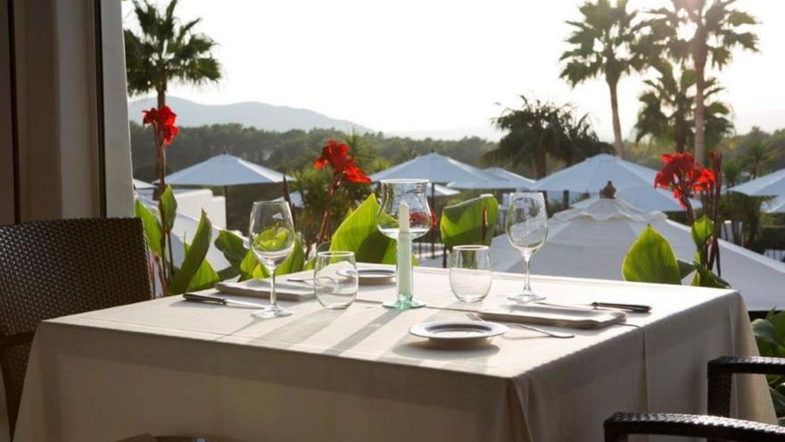 Dos paraísos gastronómicos en el campo o frente al mar en Ibiza