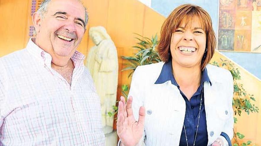 Faro Lagoa volvió a mostrar, ayer, su simpatía personal hacia la alcaldesa.  // Gonzalo Núñez