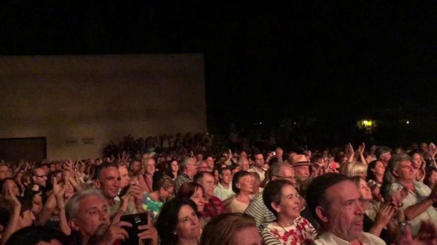 Así fue el final del concierto de Pablo Milanés en Zamora.