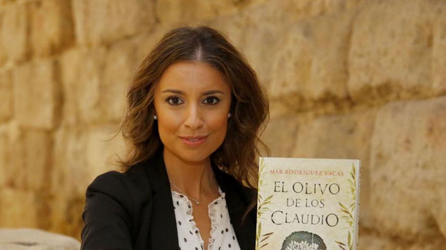 Mar Rodríguez presenta hoy ‘El olivo de los Claudio’, su primera novela.