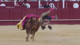 Daniel Artazos, operado con éxito de la grave fractura vertebral en Málaga