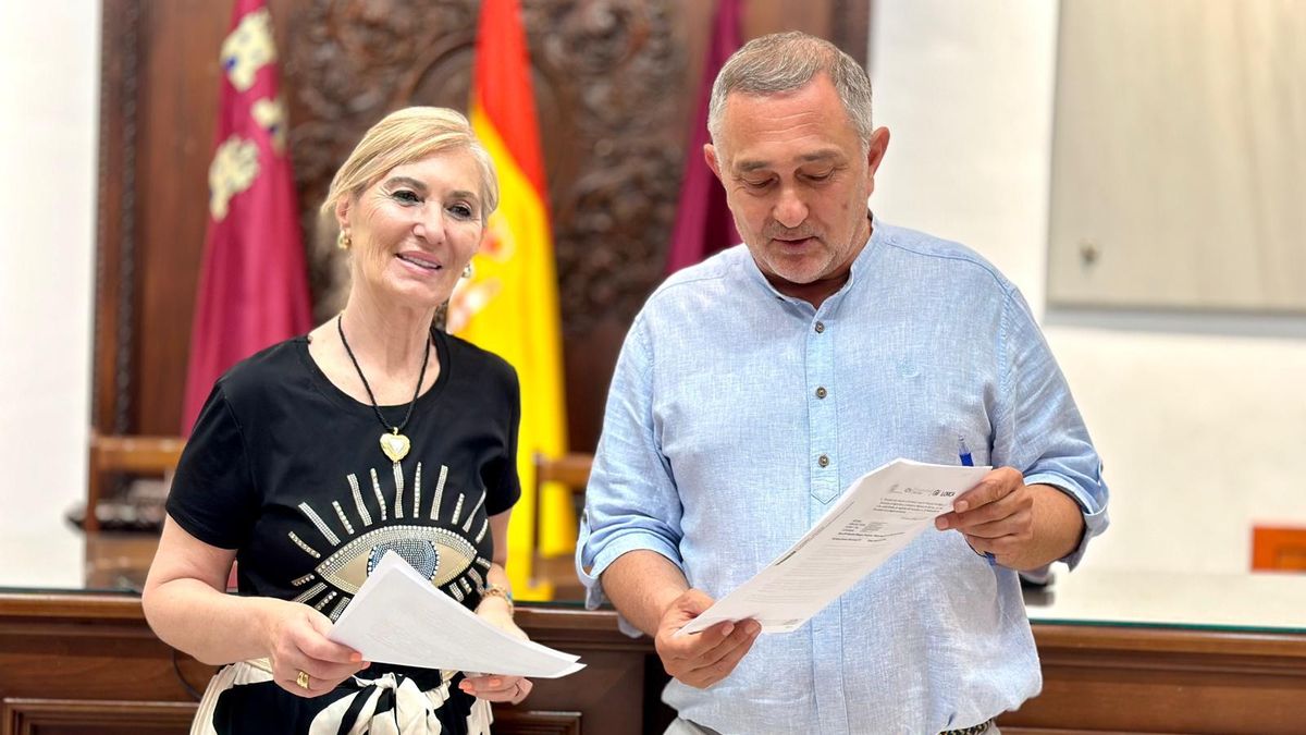 Carmen Mendiña (Vox) y Ángel Meca (PP) hacían público el contenido de la moción.