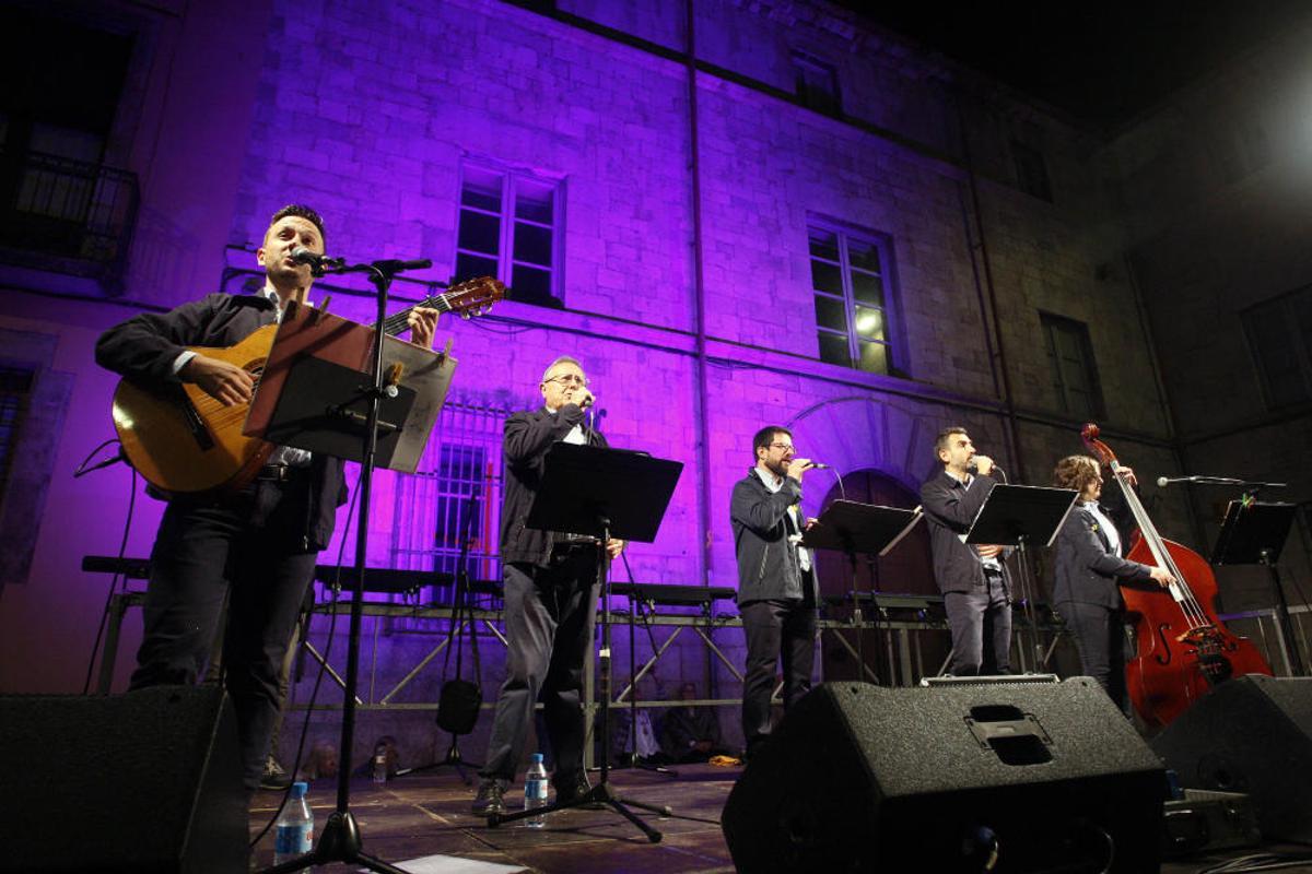 Concert del grup Terra Endins a les escales de la Catedral de Girona