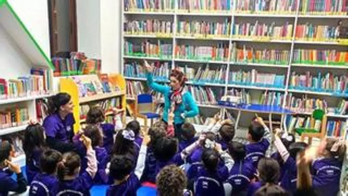 La biblioteca municipal de Coria impulsa las visitas y acerca los libros a escolares