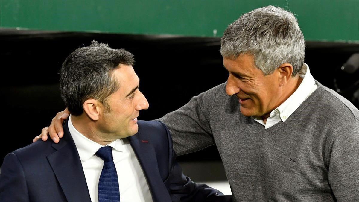 Ernesto Valverde y Quique Setién se saludan antes del partido.