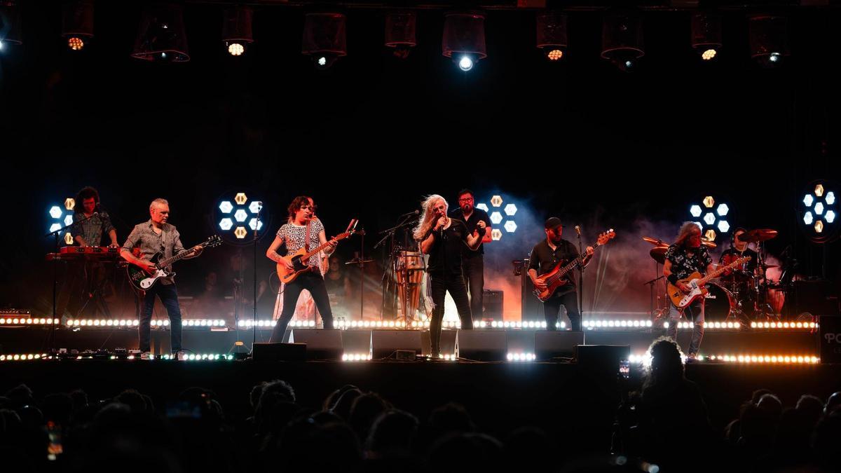 Sopa de Cabra al seu concert al Portalblau, a les ruïnes d'Empúries