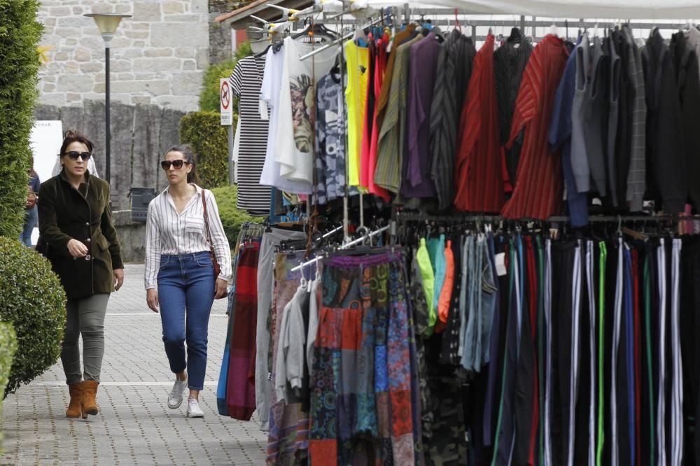 El traslado del mercadillo al fin de semana logra atraer más visitantes que el de los lunes