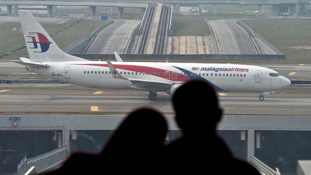 Un avión de Malaysia Airlines despega del aeropuerto de Kuala Lumpur.