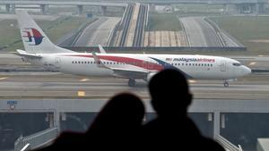 Un avión de Malaysia Airlines despega del aeropuerto de Kuala Lumpur.